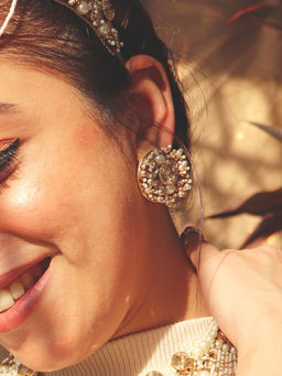 Label Pooja Rohra - White Amaara Earrings