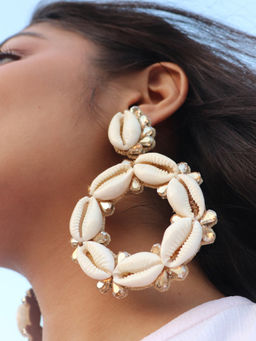 Label Pooja Rohra - Ivory Viswa Earrings