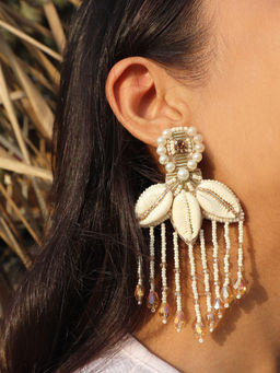 Label Pooja Rohra - White Kshira Earrings