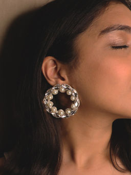 Label Pooja Rohra - Gold Anaisha Earrings