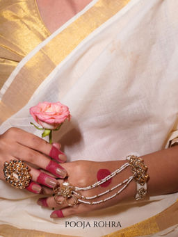 Label Pooja Rohra - Gold Rajvi Hathphool