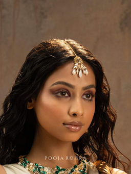 Label Pooja Rohra - Gold Swara Maangtika