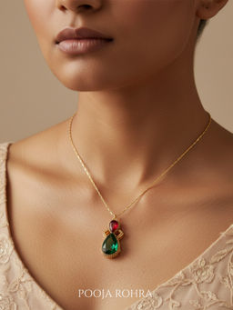 Label Pooja Rohra - Green Aisha Pendant