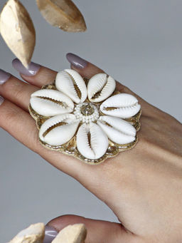Label Pooja Rohra - White Mehr Ring