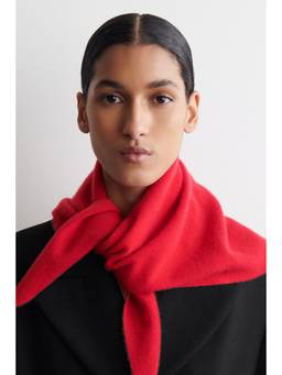 COS - Unisex Red PURE CASHMERE TRIANGLE SCARF