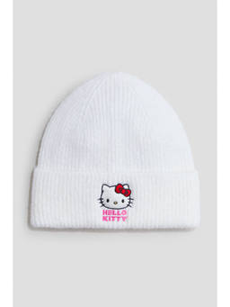 H&M - Girls White Appliquad beanie