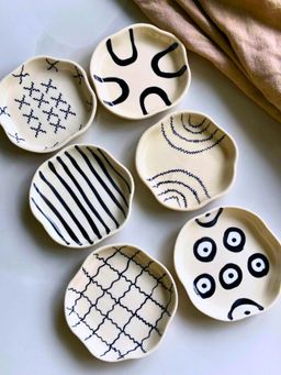 WEAVING HOMES - Black & White Dessert Plate (Set of 6)