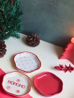 WEAVING HOMES - Holly Jolly Dessert Plates (Set of 3)