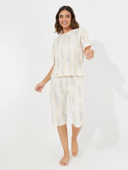 Styli Elevate - Women Printed Round Neck T-Shirt With Capri