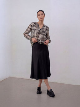 DaKauz - Black Sleek Black Flared Skirt