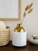 Gold color option, Currently selected