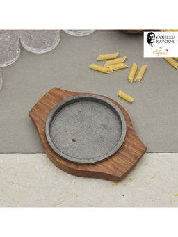 Oggn - Sanjeev Kapoor Wooden Base Cast Iron Sizzler