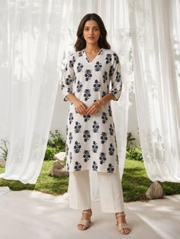 Rangita - Women Off White Floral Rayon Kurta