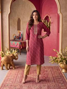 Rangita - Women Maroon Embroidered Viscose Kurta