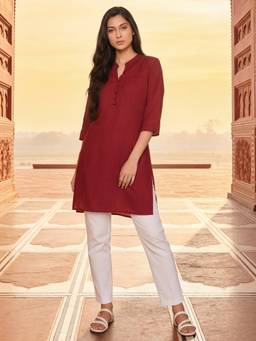 Rangita - Women Maroon Embroidered Rayon Kurta