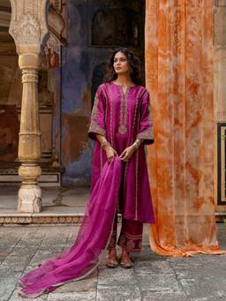 CHARU MAKKAR - Purple Sohni Kurta And Pant With Dupatta