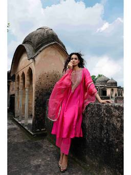 CHARU MAKKAR - Pink Seerat Kurta And Pant With Dupatta