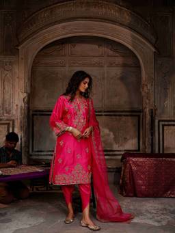 CHARU MAKKAR - Pink Basant Kurta And Tulip Pant With Dupatta