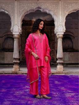 CHARU MAKKAR - Pink Babli Kurta And Pant With Dupatta
