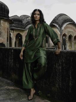 CHARU MAKKAR - Green Ravina Kurta And Farshi Salwar