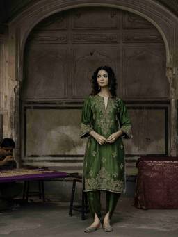 CHARU MAKKAR - Green Kirat Kurta And Tulip Pant With Dupatta