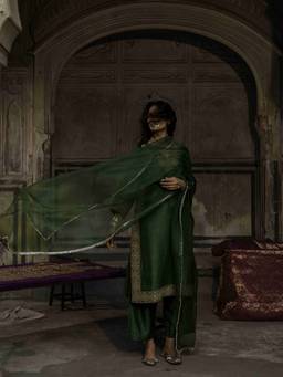 CHARU MAKKAR - Green Farnaz Kurta And Pant With Dupatta