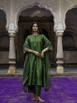 CHARU MAKKAR - Green Swara Kurta And Pant With Dupatta