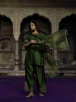CHARU MAKKAR - Green Anmol Kurta And Farshi Salwar With Dupatta
