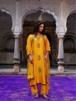 CHARU MAKKAR - Mustard Sahiba Kurta And Pant With Dupatta