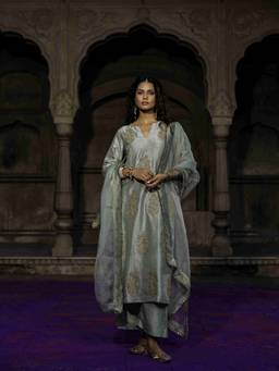 CHARU MAKKAR - Green Mahika Kurta And Pant With Dupatta