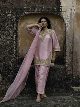 CHARU MAKKAR - Pink Jasmin Kurta And Farshi Salwar With Dupatta