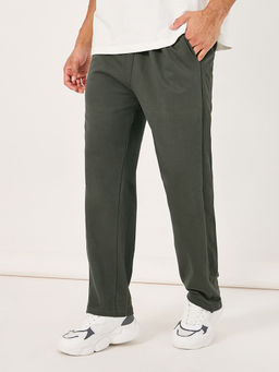Styli - Men Green Solid Oversized Open Hem Trackpant with Side Seam Button Detail