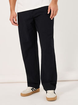 Styli - Men Black Solid Relaxed Fit Trackpant