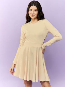 Outzidr - Cream Back Cut-Out Skater Vacay Dress