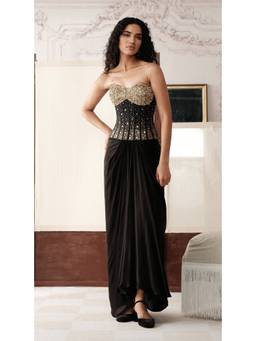 Basanti Kapde aur Koffee - Black The Sculpted Noir Corset Top With Skirt