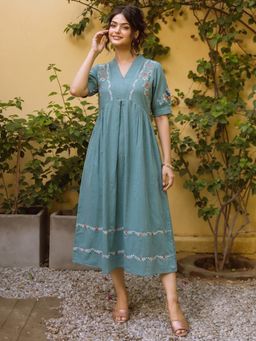 ZUMMER - Green Embroidered Midi Dress