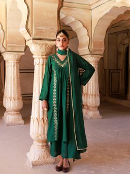 Bannhi by Priyanka Rathore - Green Chanderi Aari Embroidered Kurta With Pant and Dupatta