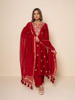 Kameez - Scarlet Luxe Chanderi Gota Patti Maroon Kurta with Pant and Dupatta