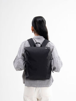 DailyObjects - Unisex Solid Pivot Daypack Backpack - Basalt (M)