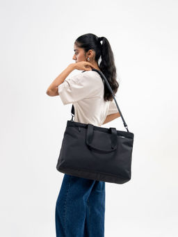 DailyObjects - Unisex Solid Pivot Weekender Duffle Bag With Detachable Strap - Basalt (M)