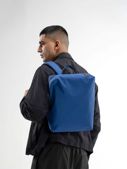 DailyObjects - Unisex Solid Pivot Daypack Backpack - Lagoon (M)