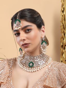 Auraa Trends - 22Kt Gold Plated Kundan Traditional Stones Green Jewellery Set