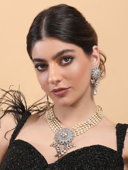 Auraa Trends - 22Kt Gold Plated Kundan White Choker Jewellery Set