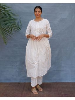 Chidiyaa - Off White Pure Cotton Embroidered Kurta with Pant