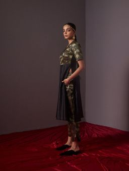 Abhishti - Banarasi Zari V Neck Straight Kurta With Curved U Hem Zari Pants (Set of 2)