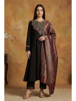 W - Black Solid Kurta with Pant and Dupatta