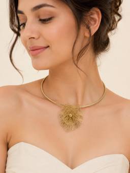 AANURA - Gold Delicate Leaf Charm Necklace