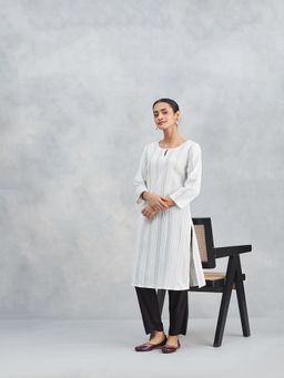 Fabindia - White Self Design Regular Fit Kurta