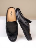 Black color option, Sold out, Currently selected