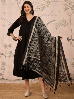 InWeave - Black Solid Kurta and Palazzo with Dupatta (Set of 3)